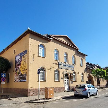Komplex -Rendezvenytermek-Panzio-Apartman-Irodak- Mateszalka Εξωτερικό φωτογραφία