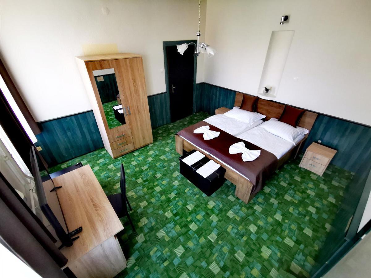 Komplex -Rendezvenytermek-Panzio-Apartman-Irodak- Mateszalka Εξωτερικό φωτογραφία