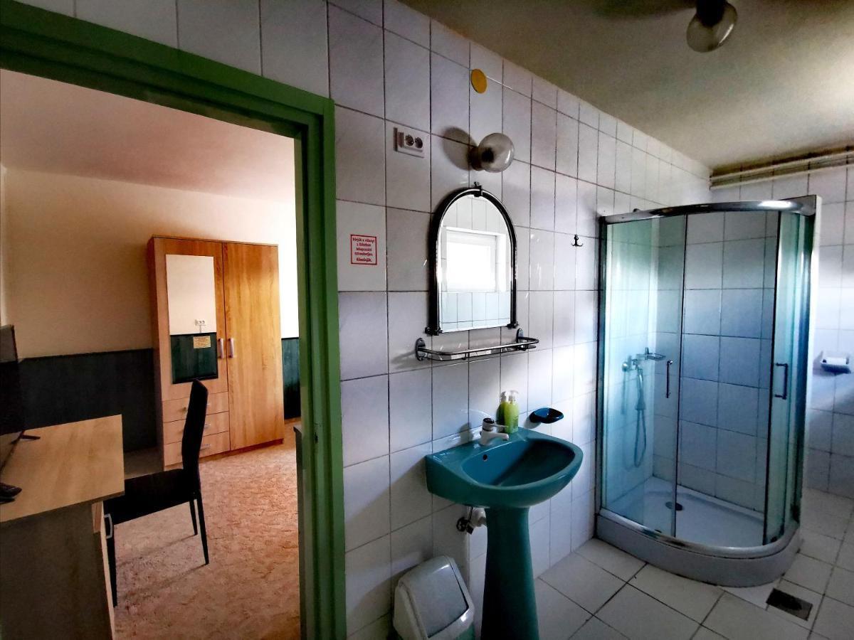 Komplex -Rendezvenytermek-Panzio-Apartman-Irodak- Mateszalka Εξωτερικό φωτογραφία