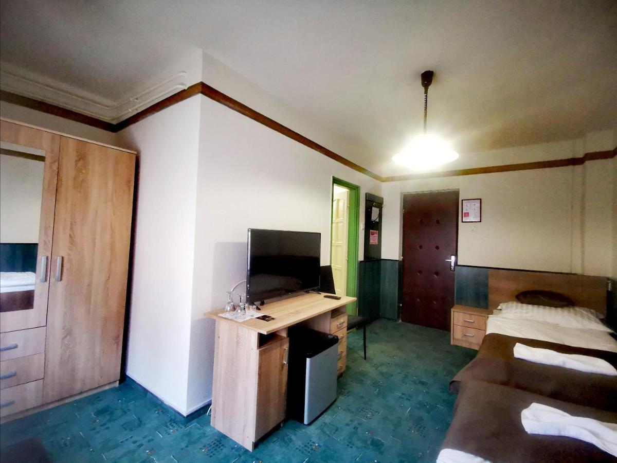 Komplex -Rendezvenytermek-Panzio-Apartman-Irodak- Mateszalka Εξωτερικό φωτογραφία