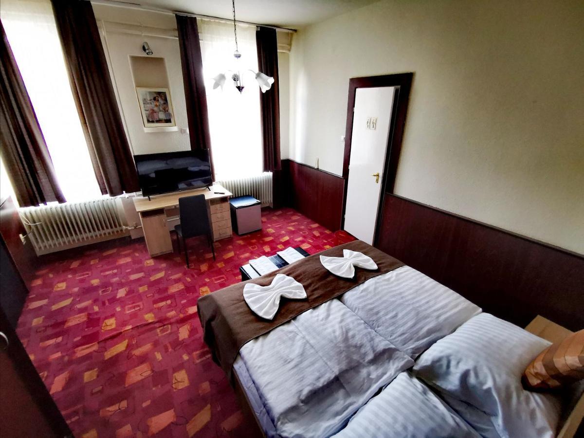 Komplex -Rendezvenytermek-Panzio-Apartman-Irodak- Mateszalka Εξωτερικό φωτογραφία