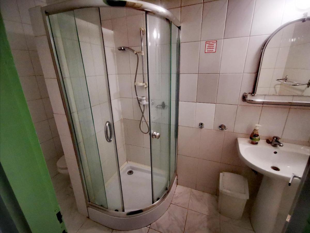 Komplex -Rendezvenytermek-Panzio-Apartman-Irodak- Mateszalka Εξωτερικό φωτογραφία