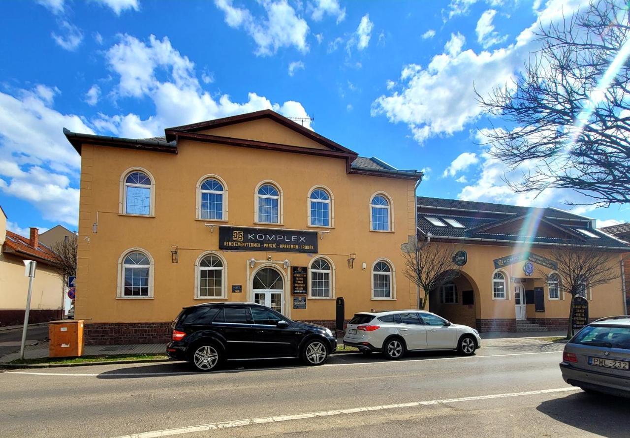Komplex -Rendezvenytermek-Panzio-Apartman-Irodak- Mateszalka Εξωτερικό φωτογραφία