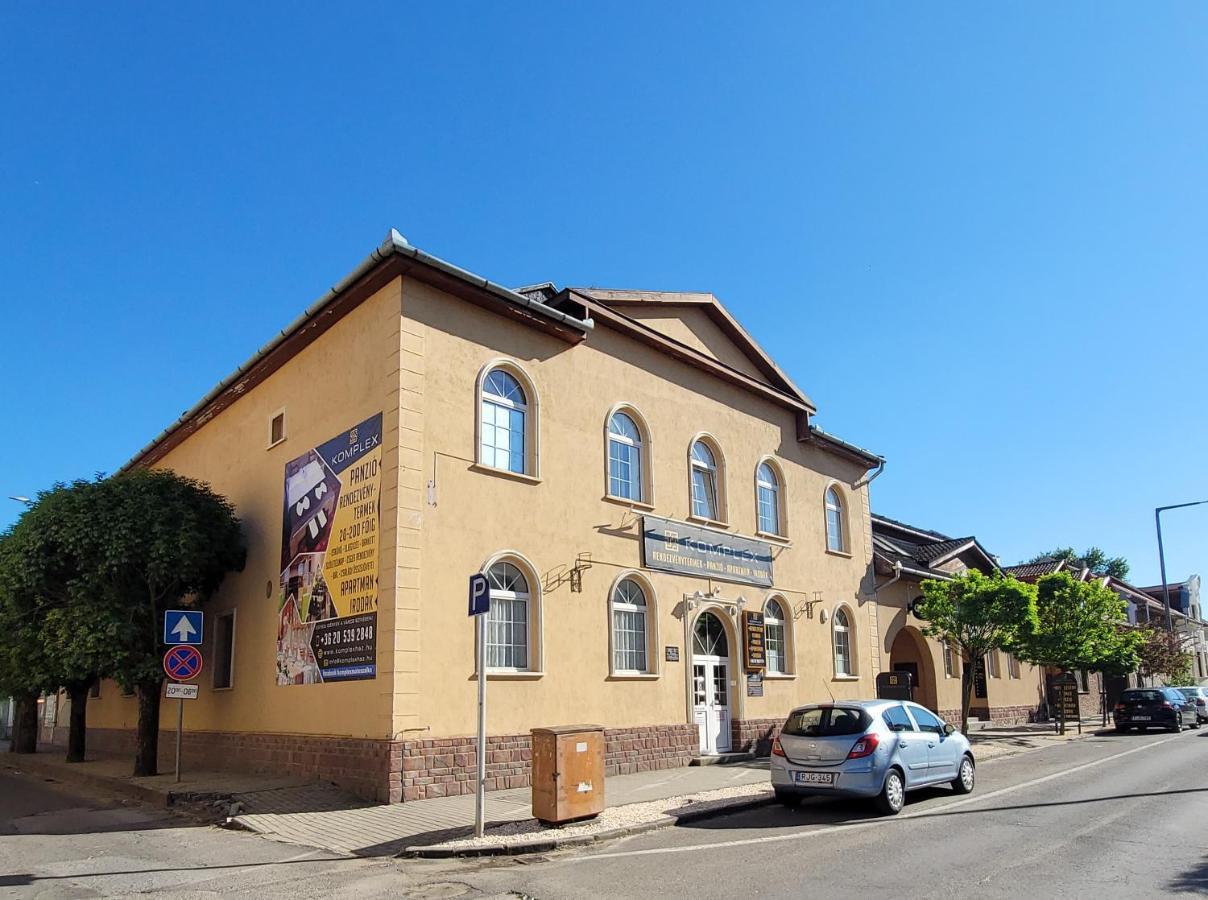 Komplex -Rendezvenytermek-Panzio-Apartman-Irodak- Mateszalka Εξωτερικό φωτογραφία