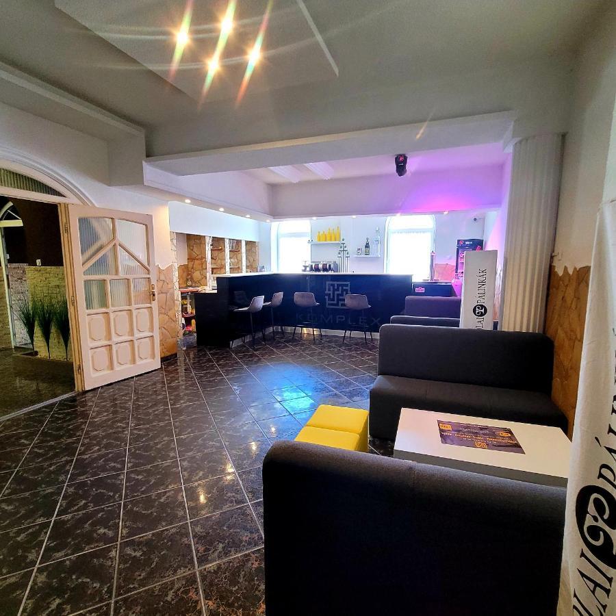 Komplex -Rendezvenytermek-Panzio-Apartman-Irodak- Mateszalka Εξωτερικό φωτογραφία