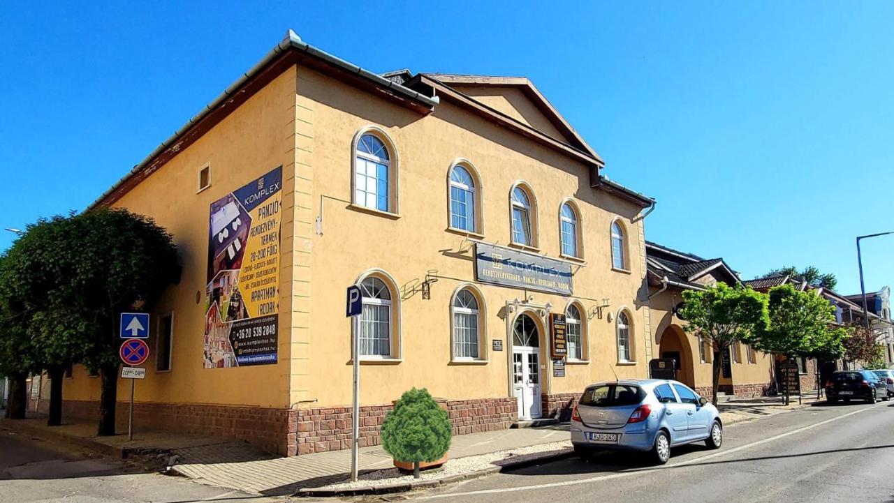 Komplex -Rendezvenytermek-Panzio-Apartman-Irodak- Mateszalka Εξωτερικό φωτογραφία