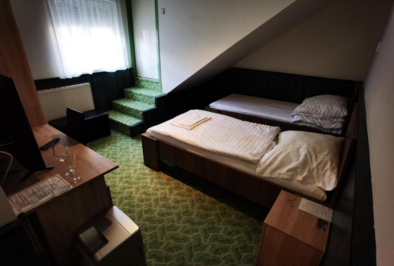 Komplex -Rendezvenytermek-Panzio-Apartman-Irodak- Mateszalka Εξωτερικό φωτογραφία