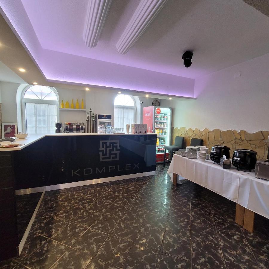 Komplex -Rendezvenytermek-Panzio-Apartman-Irodak- Mateszalka Εξωτερικό φωτογραφία
